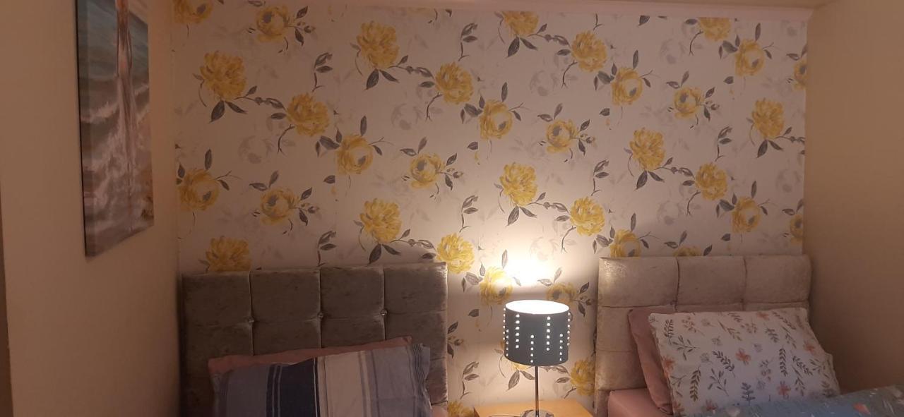 Delightful Home Stay - Double Ensuiteroom. Glasgow Eksteriør billede
